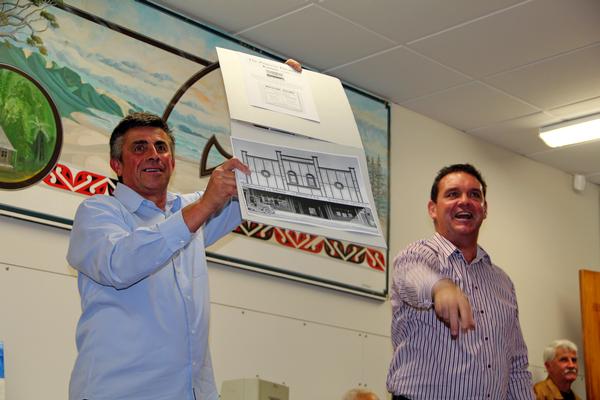 Highest bidder:  Kaitaia real estate agent Gary Steed, right, auctioned a photo of the Princess Theatre for $470 with help from Far North District councillor Mate Radich.